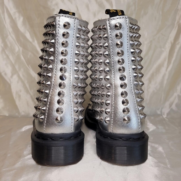 Dr. Martens Spike silver studded leather boots - Picture 4 of 7